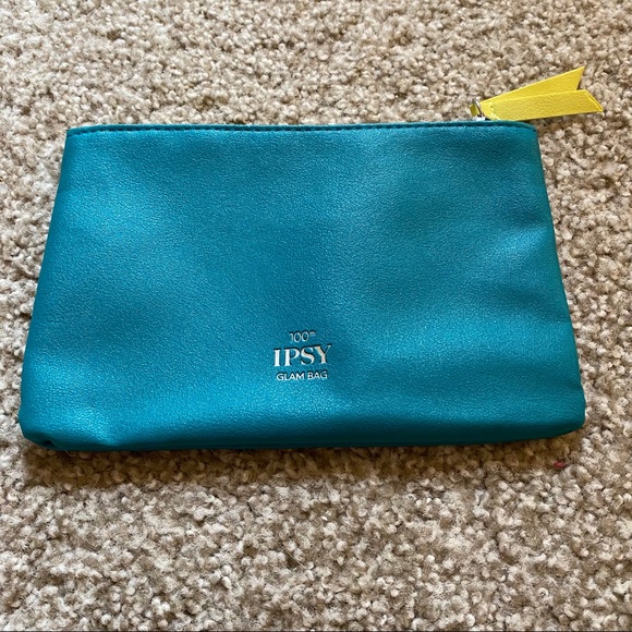Ipsy Bag - Picture 2 of 5